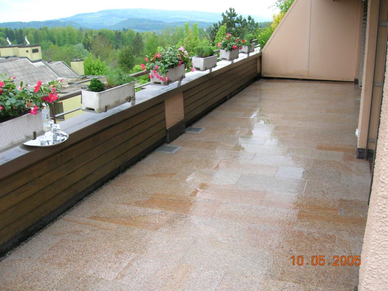 Terrasse mit Natursteinplatten "Yellow Ming", fugenlos verlegt